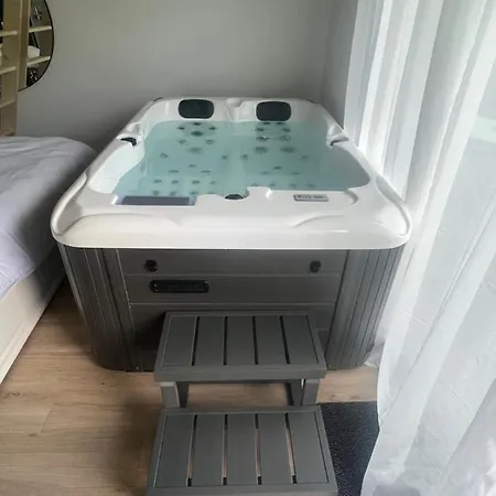 Suite Romantique Avec Spa Et Filet Suspendu Auteuil  Exterior photo