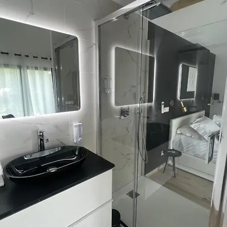Suite Romantique Avec Spa Et Filet Suspendu Auteuil  Exterior photo