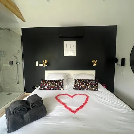 Suite Romantique Avec Spa Et Filet Suspendu Auteuil  Exterior photo