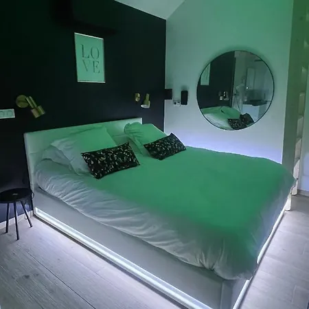 Suite Romantique Avec Spa Et Filet Suspendu Auteuil  Exterior photo