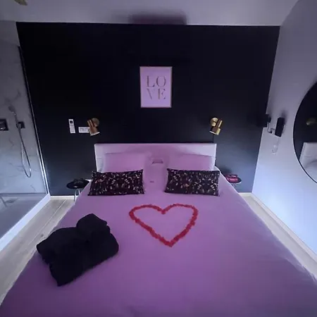 Suite Romantique Avec Spa Et Filet Suspendu Auteuil  Exterior photo